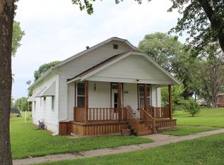 206 W 4th St, Waverly, KS 66871
