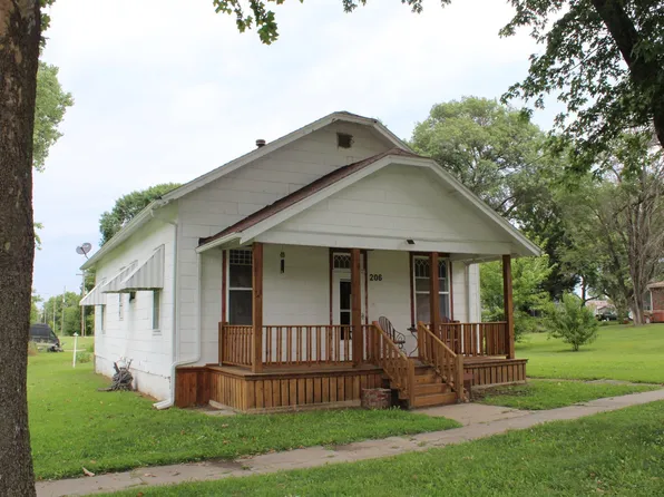 206 W 4th St, Waverly, KS 66871