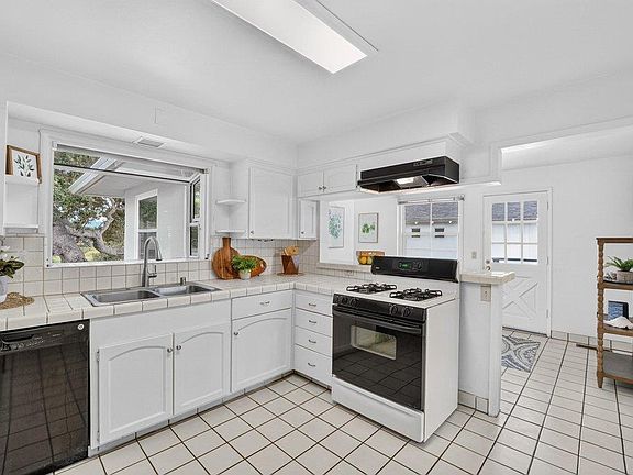 4th image of 838 Portola Dr