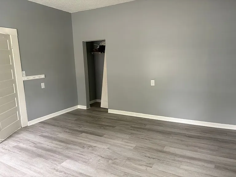 211 E Edinborough Ave — Photo 6