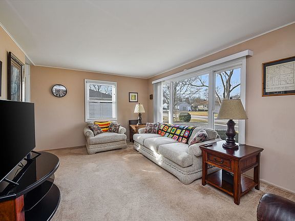 4th image of 2302 Flicker Ln