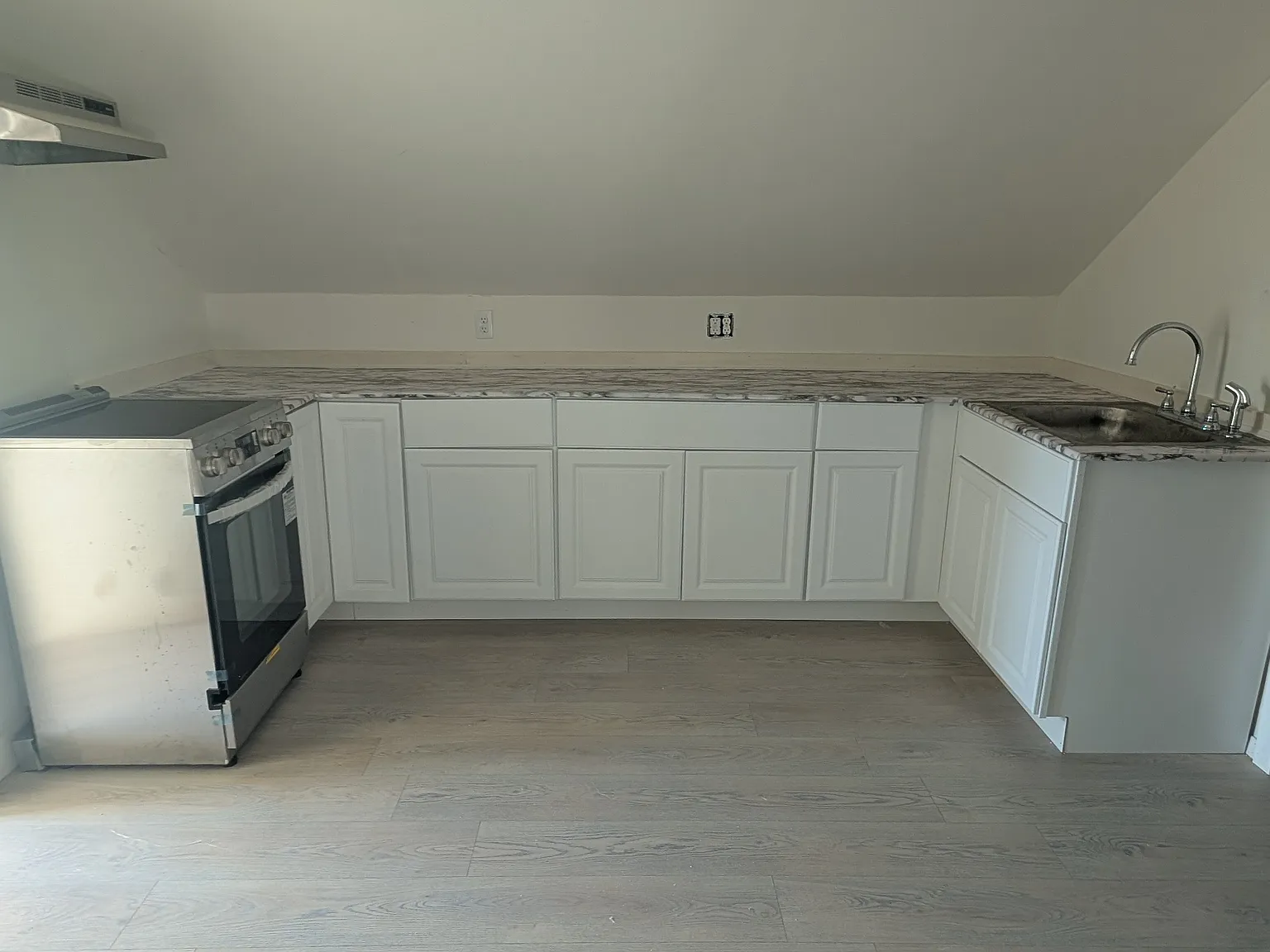 1 bed, 700 sqft, $1,600 — Photo 3