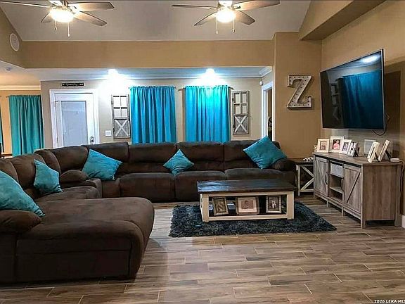 3rd image of 419 N Cedar