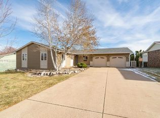 2013 E Elizabeth Dr, Sioux Falls, SD 57103