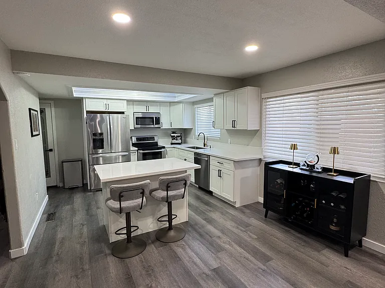 1136 Galaxy Dr — Photo 4