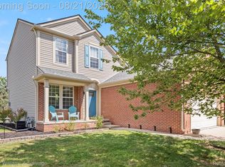 9731 Ravenshire Dr, Ypsilanti, MI 48198
