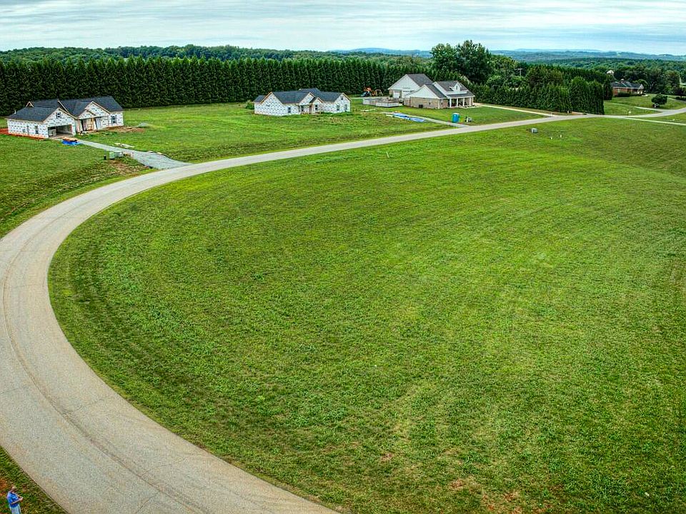 1st image of 33 Nyle Ridge Rd