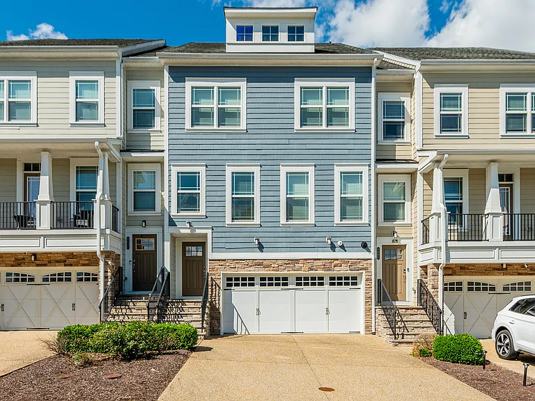 5405 Hickory Ann Dr — Photo 1