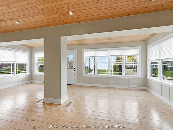 5th image of 696 Lakeshore Rd