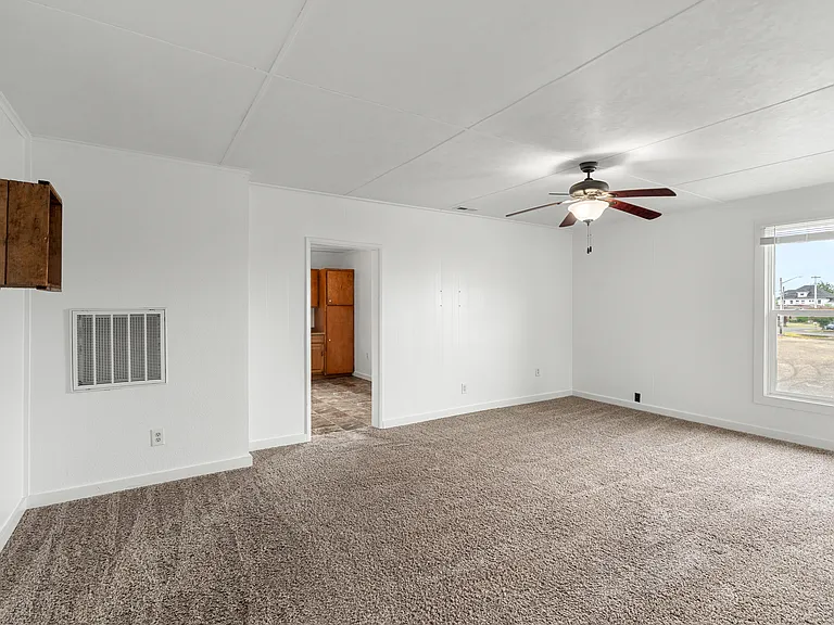 201 E 3rd St #2 — Photo 13
