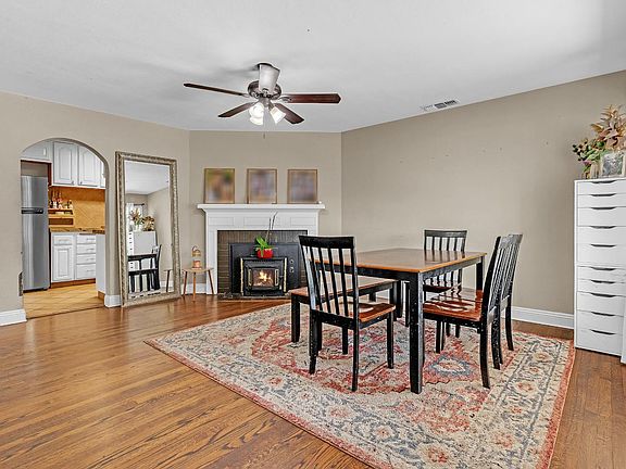 2nd image of 1829 Roanoke Ave