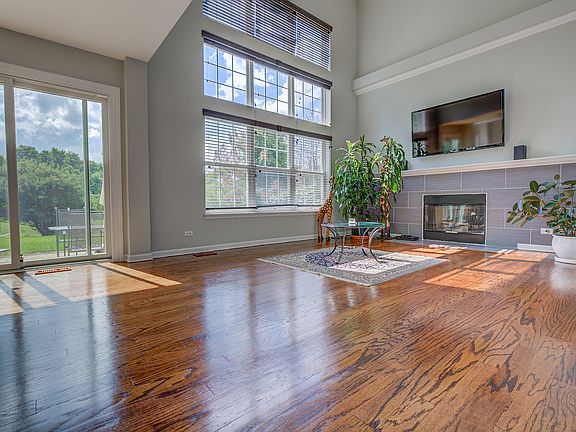 3rd image of 1414 Churchill Ln