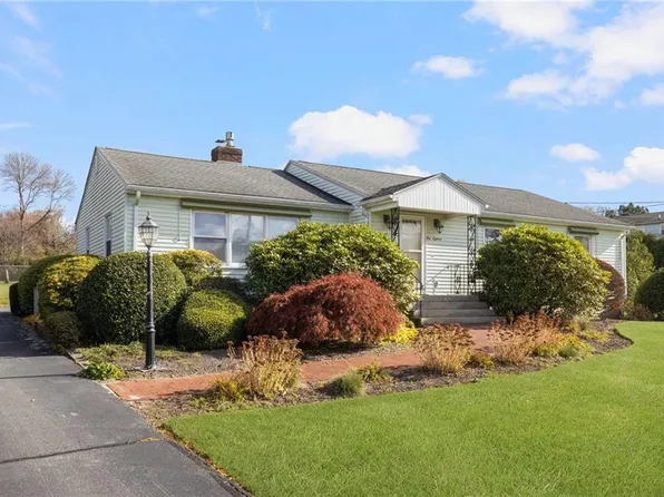 118 Wolcott Ave, Middletown, RI 02842