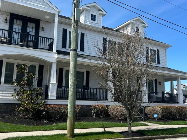 2 S Hanover Ave, Margate, NJ 08402