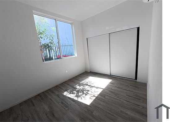 5th image of 10501 Wilmington Ave