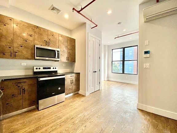 2nd image of 1556 Fulton St #B3