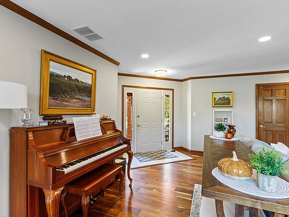 3rd image of 1066 Lakewood South Dr