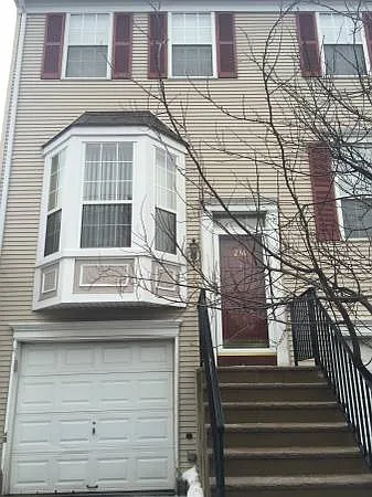 236 Warren St — Photo 15