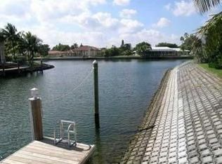 1230 Harbor Ct, Hollywood, FL 33019