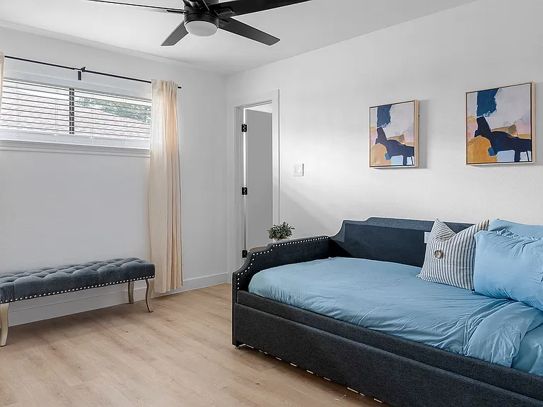2521 Delmar Dr — Photo 11