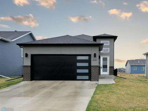 8049 Goldfinch Dr, Horace, ND 58047