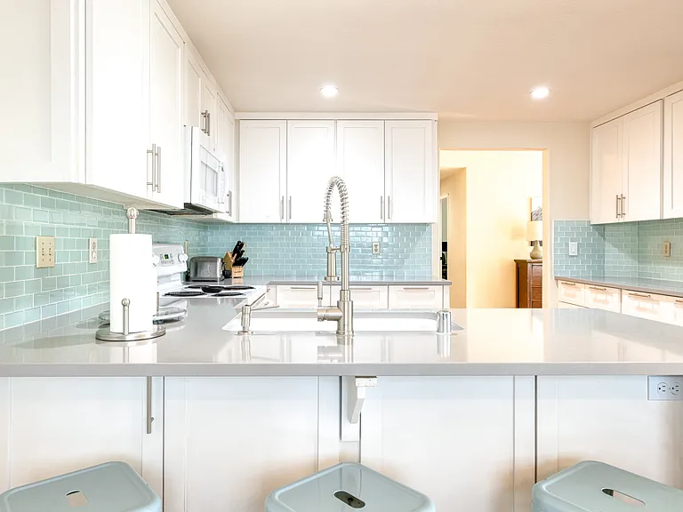 2310 S Hampton Cir — Photo 13