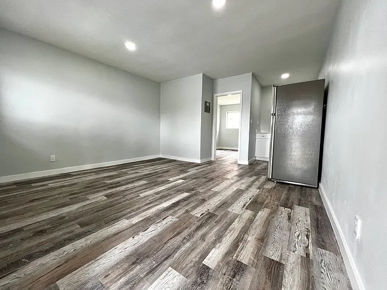 750 NW 9th Ave #3B — Photo 16