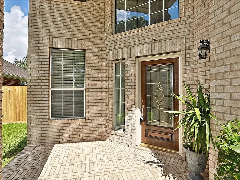 6523 Trenton Lake Ln — Photo 2