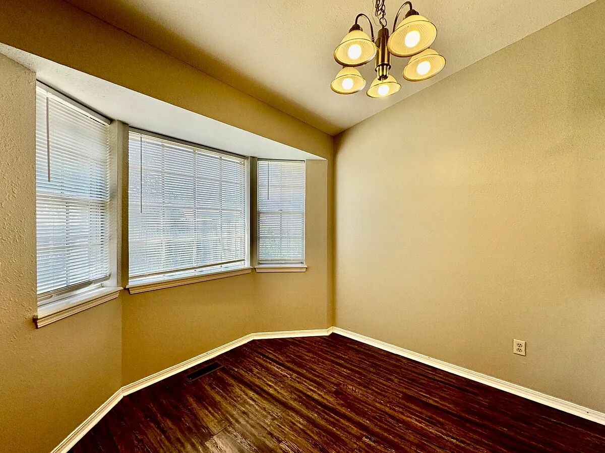 3 bed, 2.0 bath, 1432 sqft, $1,550 — Photo 4