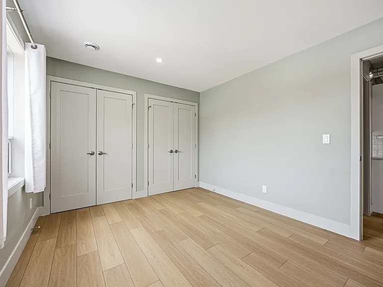 270 Christina St N #2 — Photo 12