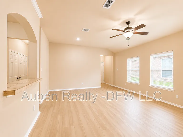 1330 Piedmont Dr — Photo 6