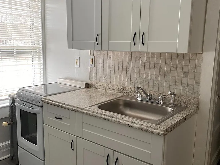 235 Montgomery St #3 — Photo 11
