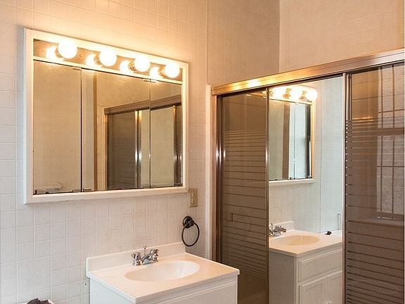 3rd image of 886 Pacific St #3A