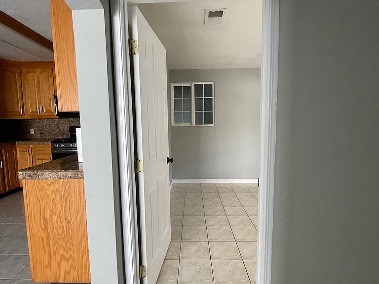 421 Cordelia St — Photo 6