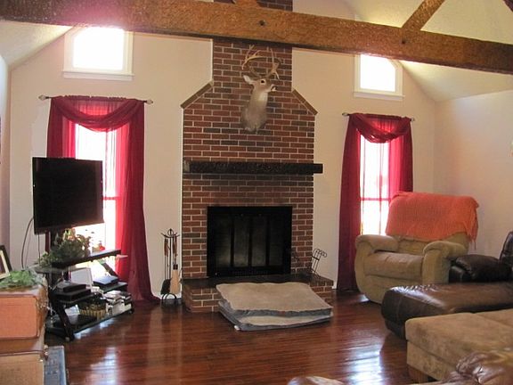 5th image of 780 Hart Dr