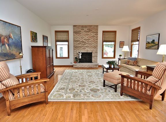 3rd image of 1315 Caribou Ln