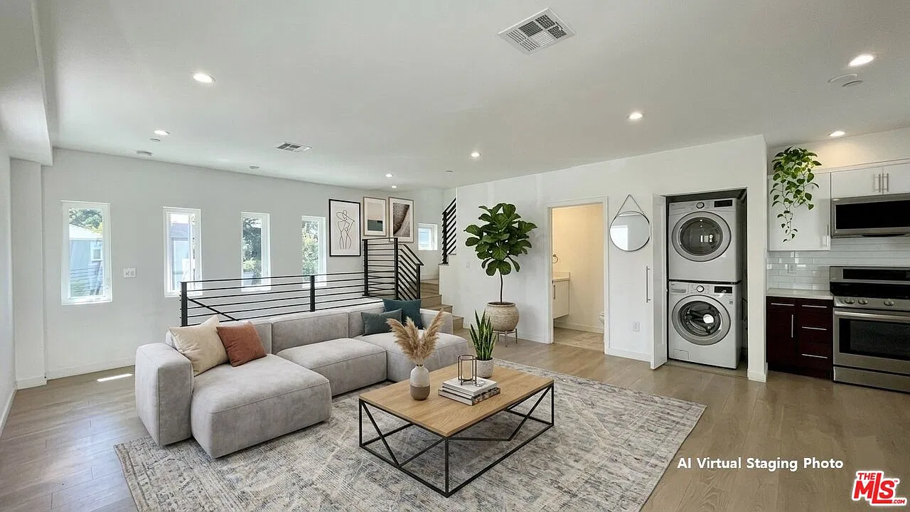 3 bed, 2.5 bath, 1339 sqft, $3,850 — Photo 3