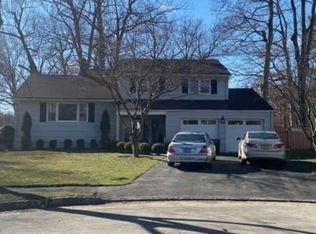 25 Berkeley Ter, Livingston, NJ 07039