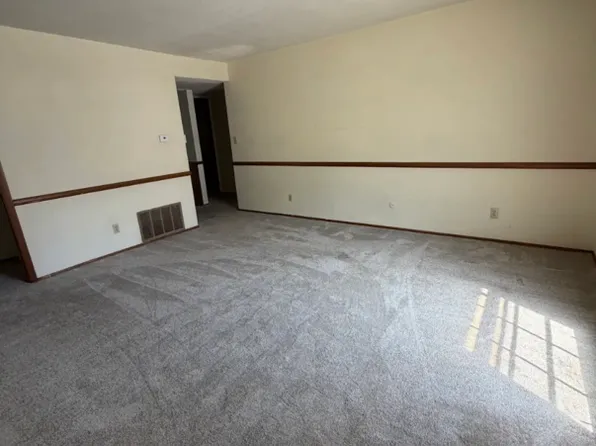946 Indiana St #1, Lawrence, KS 66044