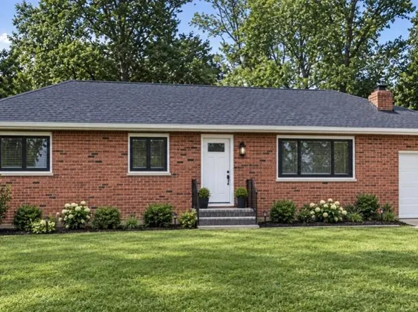 211 Sammis Avenue, Deer Park, NY 11729