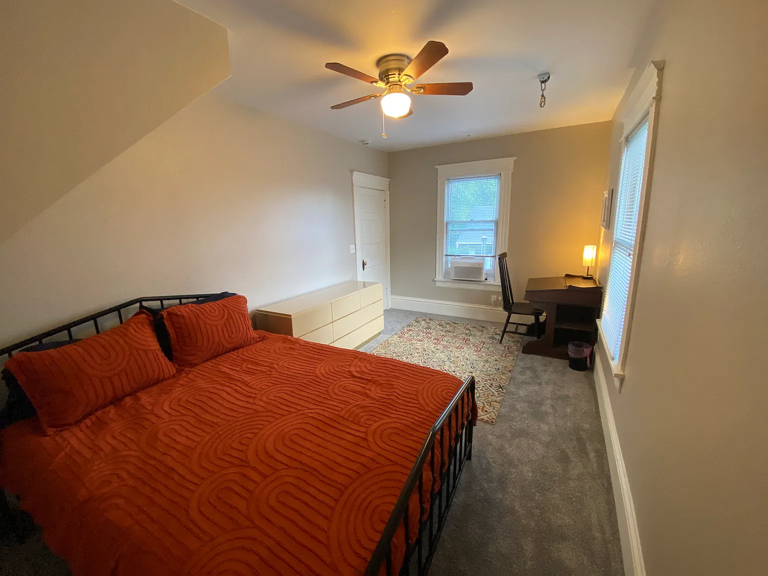 2 bed, 400 sqft, $1,200 — Photo 4