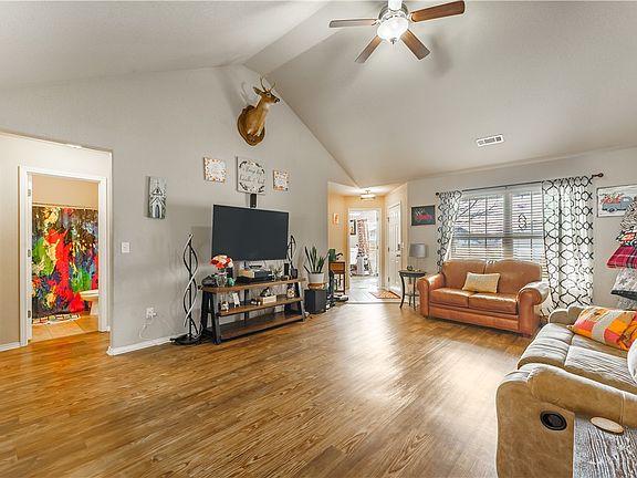 3rd image of 530 Lasso Ln