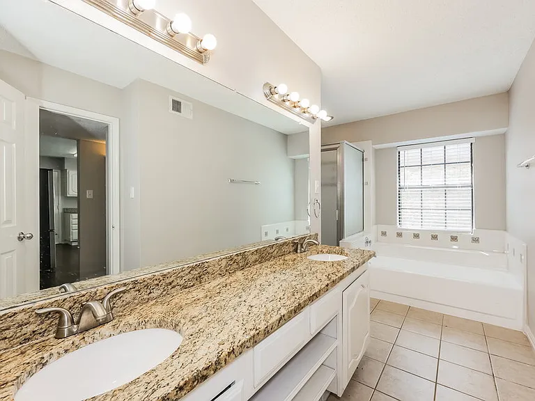 423 Barton Dr — Photo 12