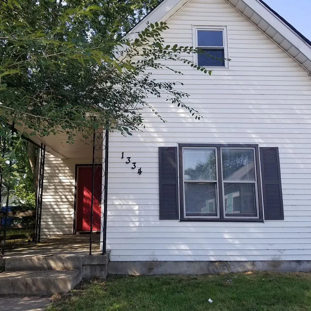 1334 Lee St photo 1