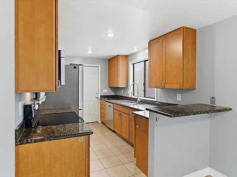 2227 SE 8th Pl — Photo 13