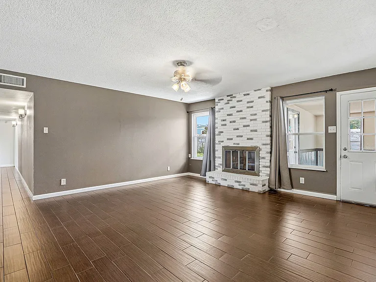 8700 Cielo Vista Dr — Photo 6