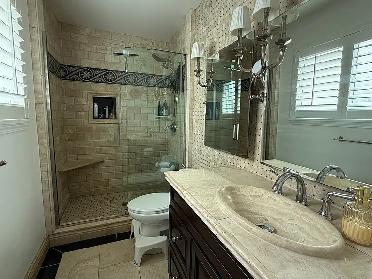 1870 Grosse Pointe Cir — Photo 15