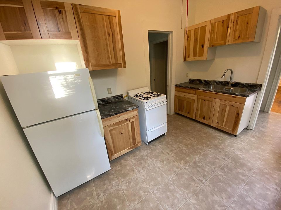 1st image of 469 Grand Ave #6