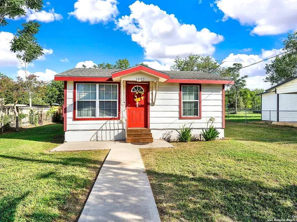 1205 Plum, Floresville, TX 78114
