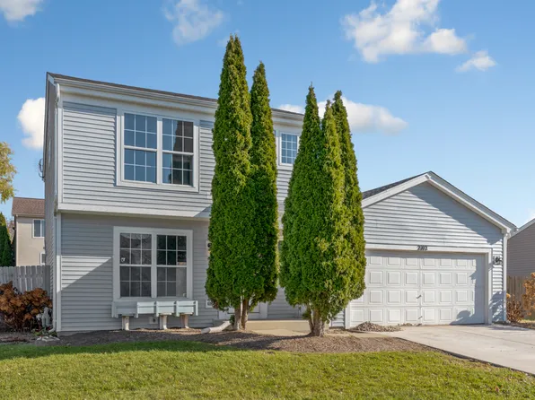 2102 Aberdeen Dr, Carpentersville, IL 60110